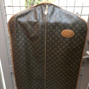 LOUIS VUITTON hanging garment bag